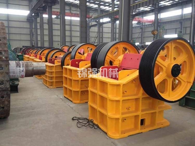 青石破碎機設備有哪些呢?破青石用什么破碎機好?(圖1) 青石破碎機設備有哪些呢?破青石用什么破碎機好?(圖1)